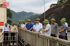 Phó Chủ tịch UBND tỉnh Đầu Thanh Tùng kiểm tra công tác ứng phó với bão số 3 tại Thường Xuân