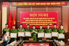 Công an Thanh Hóa trao thưởng cho các cá nhân có thành tích xuất sắc trong đấu tranh phòng, chống tội phạm