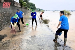 TP Thanh Hóa huy động các lực lượng dọn vệ sinh môi trường sau lũ