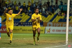 Đông Á Thanh Hóa: “Rũ bùn đứng dậy”...