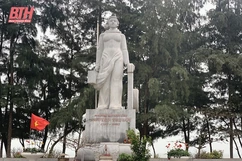 Nguyễn Thị Lợi: Người “tạc hồn” nơi sóng biển khơi