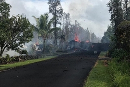 10.000 người dân Hawaii sơ tán vì núi lửa phun dung nham