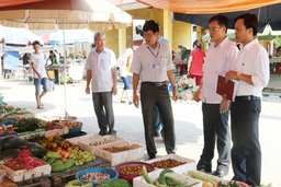 Kiểm tra công tác quản lý nhà nước về an toàn thực phẩm trên địa bàn huyện Đông Sơn