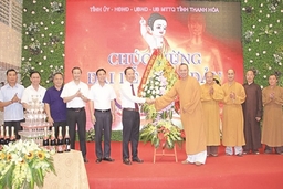 Các đồng chí lãnh đạo tỉnh gặp mặt chức sắc Phật giáo nhân Đại lễ Phật Đản