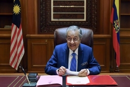 Malaysia giảm lương bộ trưởng, giải tán các cơ quan “không quan trọng”