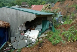 Huyện Quan Sơn: Mưa dông gây sập nhà, 1 cháu bé tử vong