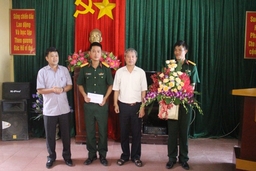Sở Tài nguyên và Môi trường thăm, tặng quà cán bộ, chiến sĩ đảo Nẹ