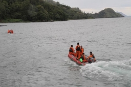Indonesia bắt giữ thuyền trưởng chiếc tàu bị lật tại hồ Toba