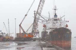 Phát triển hệ thống cảng biển và vấn đề giảm chi phí dịch vụ logistics