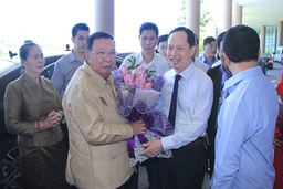 Tổng Bí thư, Chủ tịch nước CHDCND Lào Bun-nhăng Vo-la-chít thăm, làm việc tại Thanh Hóa