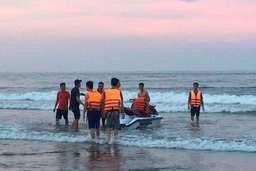 Nỗ lực cứu 4 nạn nhân bị đuối nước