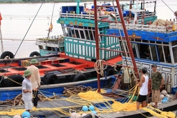 Ngư dân TP Sầm Sơn chủ động các giải pháp an toàn trên biển