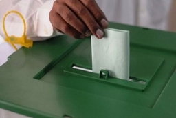 Cử tri Pakistan bắt đầu đi bỏ phiếu trong cuộc tổng tuyển cử