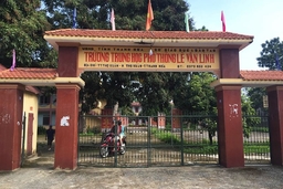 Giáo viên lo lắng chờ chuyển công tác