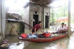 Nước sông tiếp tục dâng cao, người dân Vĩnh Lộc chủ động ứng phó