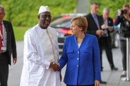 Thủ tướng Đức Merkel công du 3 nước Tây Phi
