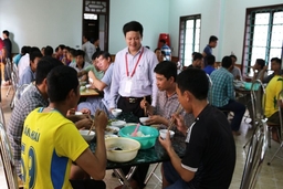 Quan tâm nâng cao chất lượng bữa ăn ca cho người lao động