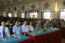 Đồng chí Nguyễn Văn Tuấn, Chủ tịch Ủy ban MTTQ tỉnh dự khai giảng tại Trường THPT Dân tộc nội trú tỉnh