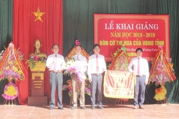 Đồng chí Trưởng Ban Tuyên giáo Tỉnh ủy Nguyễn Văn Phát dự khai giảng Trường THPT Yên Định 1