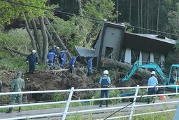 Gần 130 người thương vong trong trận động đất tại Nhật Bản