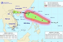 Siêu bão Mangkhut di chuyển theo hướng Tây Bắc, gió giật trên cấp 17