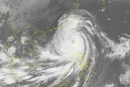 Siêu bão Mangkhut đã đi vào Biển Đông và thành cơn bão số 6