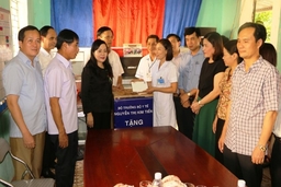 Bộ trưởng Bộ Y tế Nguyễn Thị Kim Tiến thăm và làm việc tại huyện Thạch Thành