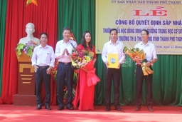 Công bố quyết định sáp nhập trường tiểu học Đông Vinh và trường THCS Đông Vinh