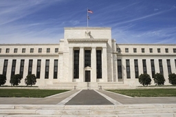 Cuộc chiến thương mại Mỹ-Trung căng thẳng, Fed tiếp tục nâng lãi suất