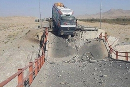 Afghanistan: Taliban phá cầu, cắt đứt giao thông nối thủ đô và ba tỉnh