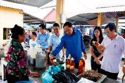 Giám sát việc chấp hành pháp luật trong lĩnh vực vệ sinh an toàn thực phẩm tại huyện Hoằng Hóa