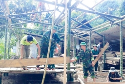 Bộ đội Biên phòng tỉnh giúp người dân biên giới khắc phục hậu quả thiên tai