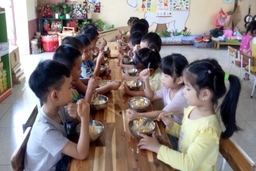 Quản lý chặt chẽ nguồn thực phẩm tại các bếp ăn trường học