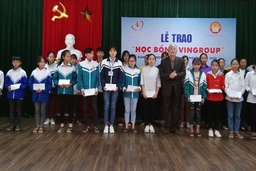 Trao học bổng Quỹ Thiện Tâm cho học sinh vượt khó học giỏi năm học 2018-2019