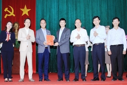 Trao giấy chứng nhận thành lập Chi nhánh hãng hàng không Bamboo Airways tại Thanh Hóa