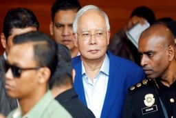 Cựu Thủ tướng Malaysia bị thẩm vấn về việc mua 2 tàu ngầm của Pháp