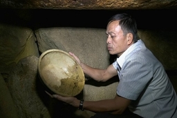 Phát hiện hang động có chậu sứ tại xã Trí Nang (Lang Chánh)
