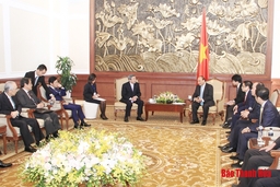 Thủ tướng Chính phủ Nguyễn Xuân Phúc tiếp Quyền Tổng Thư ký Đảng Dân chủ tự do Nhật Bản