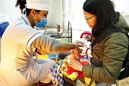 Bộ Y tế: 90.000 trẻ nhỏ trên toàn quốc đã tiêm vắcxin ComBE FIVE