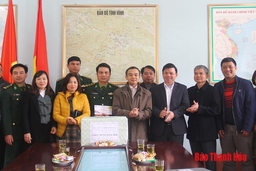 Đoàn công tác của Sở Tài nguyên và Môi trường thăm, tặng quà cán bộ, chiến sĩ Đồn Biên phòng Yên Khương