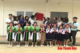 Khánh thành, bàn giao điểm trường tại bản Lốc Há, xã Nhi Sơn (Mường Lát)