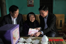 Đồng chí Phó Bí thư Thường trực Tỉnh ủy Đỗ Trọng Hưng kiểm tra tình hình sản xuất và đời sống nhân dân TP Thanh Hóa