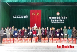 Phó chủ tịch Ủy ban Trung ương MTTQ Việt Nam tặng quà tại 2 huyện Hoằng Hóa và Cẩm Thủy