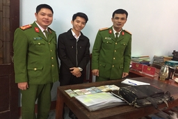Cán bộ công an nhặt được tiền rơi, trả lại người bị mất