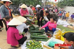 Về xứ Thanh đi chợ mua may, bán rủi