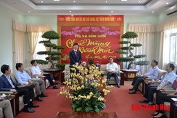 Chủ tịch UBND tỉnh chúc Tết thị xã Bỉm Sơn , dự lễ ra quân sản xuất đầu năm tại các doanh nghiệp sản xuất xi măng trên địa bàn thị xã