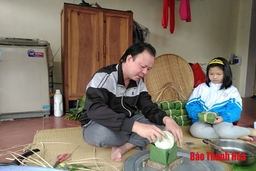 Gói bánh chưng - Nét văn hóa Việt ngày Tết