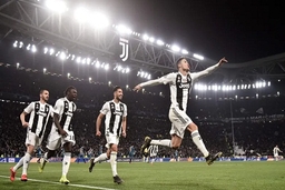 Ronaldo lập Hat-trick đưa Juventus vào tứ kết Champions League