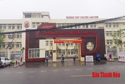 4 viên chức trúng tuyển làm giáo viên trường THPT chuyên Lam Sơn