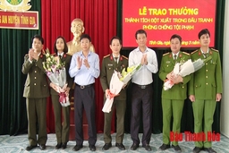 Trao thưởng đột xuất cho các tập thể, cá nhân trong đấu tranh phòng chống tội phạm